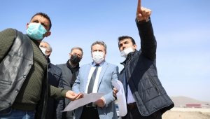 Melikgazi iki sanayi bölgesi arasındaki yolu imara uygun hale getiriyor