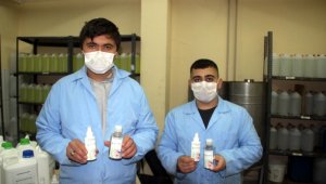 Öğretmen ve öğrenciler ilki başardı, sıfır alkollü bitkisel dezenfektan üretti