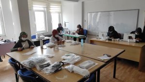 Tomarza'da günlük bin maske üretiliyor