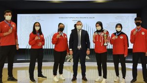 Başarılı sporculardan Somtaş'a ziyaret