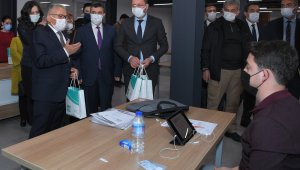 Başkan Büyükkılıç'tan kütüphane ziyareti