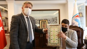 Başkan Palancıoğlu, makamını otizmli Eren'e bıraktı