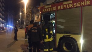 Bina boşluğundaki yangın ekipleri harekete geçirdi