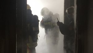 Binanın 8. katında çıkan yangın maddi hasara neden oldu