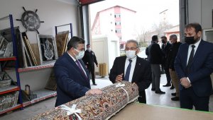 Büyükkılıç el emeği göz nuru ürünlerin yer aldığı e38'i yerinde inceledi