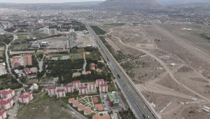 Büyükkılıç, "Talas Bulvarı'na 1 şerit yol daha ilave ediyor"