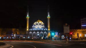 Büyükşehir, Bürüngüz Camisi'ne gerdanlığını taktı