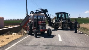 Çiftçinin traktörü devrildi, imdada Kocasinan Belediyesi yetişti