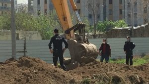 İnşaat kazısında tarihi eser bulunduğu ihbarı polisi harekete geçirdi