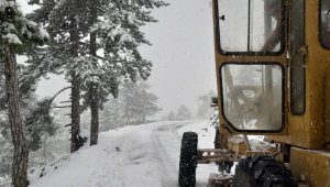 Karla mücadele 125 araç ve 273 personelle sürdürülüyor