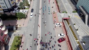 Kayseri'de balkonlarda 23 Nisan coşkusu
