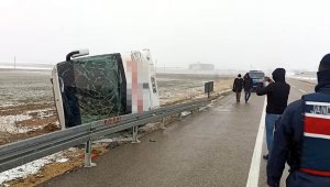 Kırşehir'de yolcu otobüsü devrildi: 14 yaralı