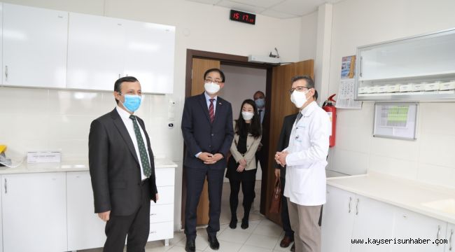 Kore Büyükelçisi ERÜ'de geliştirilen yerli aşı hakkında bilgi aldı