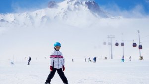 Türkiye'nin pist lideri Erciyes'te kayak keyfi sürüyor