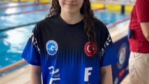 Yade Sezen yüzmede gururlandırmaya devam ediyor