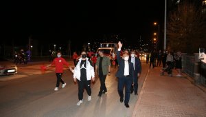 Başkan Büyükkılıç'tan vatandaşlara gece sürprizi