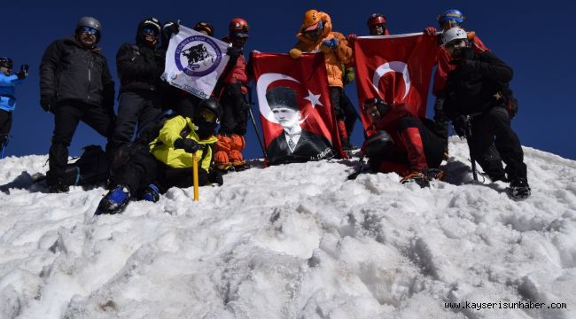 Dağcılardan Erciyes'e '19 Mayıs' tırmanışı