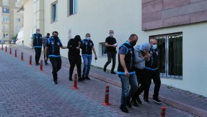 Hollanda'da 371 kişiyi 72 milyon TL dolandıran şahıslar yakayı ele verdi