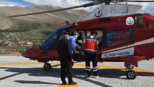 Kalp krizi geçiren ambulans helikopterle hastaneye kaldırıldı