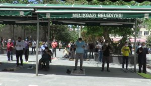 Kayseri'de eller hem Filistin hem de yağmur için duaya kalktı