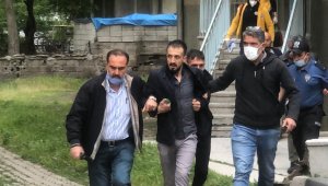 Kendini bıçakla eve kapatan madde bağımlısı şahıs, özel harekat polisini harekete geçirdi