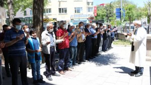 Niğde ve Kayseri'de Filistin'de hayatını kaybedenler için gıyabi cenaze namazı kılındı