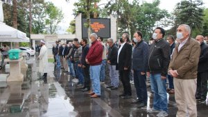 Otomobilin çarpması sonucu hayatını kaybeden öğretmen toprağa verildi