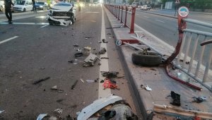 Otomobiller çarpıştı, ortalık savaş alanına döndü: 2 yaralı