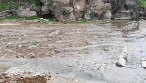 Toroslar'dan gelen doğal kaynak suyu boşa akıyor