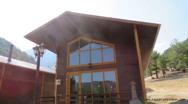 Ukraynalı turistler Aladağlar Milli Parkı'nı gezdi