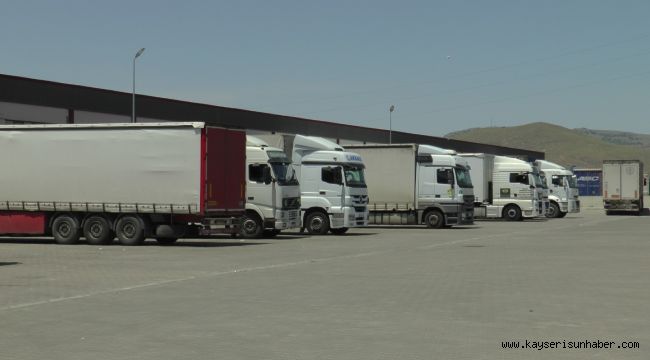 Uluslararası nakliyeciler gümrük sorunlarına çözüm bekliyor
