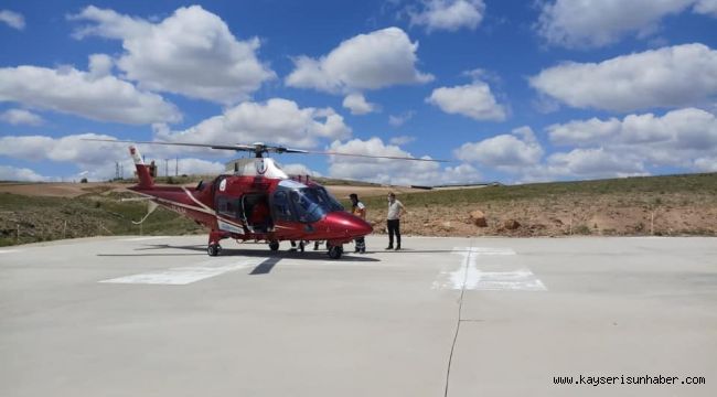 Arının sokmasıyla şoka giren adam hava ambulansı ile hastaneye kaldırıldı