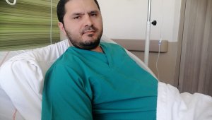 Bağımlılık yapan ilacı yazmayınca doktora saldırmış