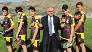 Başkan Öztürk'ün genç futbolculara desteği devam ediyor