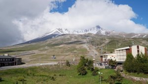 Erciyes'e Haziran ayında kar yağdı
