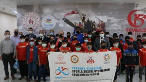 Kabakcı, Türkmen çocuklarla bir araya geldi