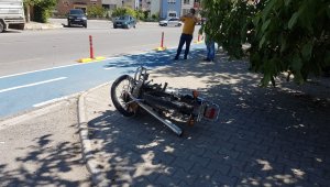 Kamyon ile motosiklet çarpıştı: 1 ağır yaralı