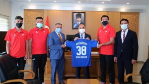 Mehmet Cabbar ve Develi Belediyespor kulübünden Vali Günaydın'a ziyaret