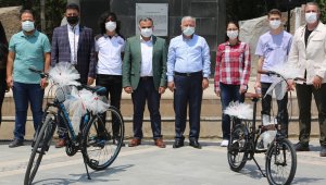 Ödüllü YKS deneme sınavında dereceye girenlere ödülleri verildi