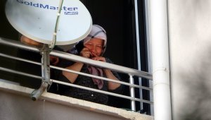 Ölen eşe son bakış yürek burktu