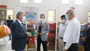 "Melikgazi Kıyafet Evi" ihtiyaç sahiplerini giydirmeye devam ediyor