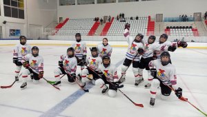 Spor A.Ş buz hokeyinde son hafta farklı kazandı