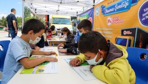 Talas'ta gezici kütüphane eşliğinde okuma şenliği