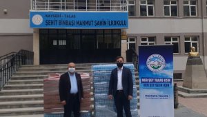 Talas'ta LGS'ye giren öğrencilere su ve kek ikramında bulunuldu