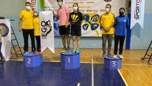 Telli Nur Ataş Badminton Türkiye şampiyonu oldu