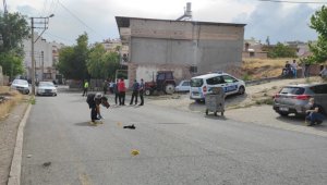 Yaralı doktor ile saldırgan arasındaki boğuşma kamerada