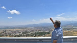 Başkan Büyükkılıç Türk Yıldızları'nı Hıdırellez Tepesi'nde vatandaşlarla izledi