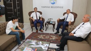 Başkan Esat Öztürk LGS birincisini tebrik etti