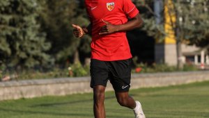 Bernard Mensah takıma katıldı