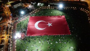 Dünyanın en büyük Türk bayrağı Kayseri'de açıldı